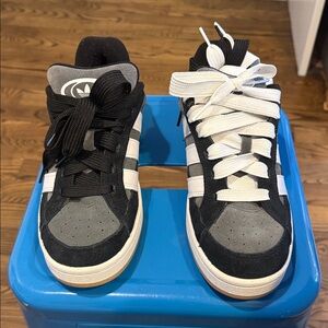 Women’s size 7 Adidas campas sneakers